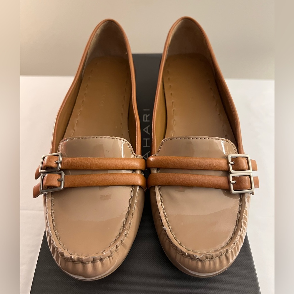 TAHARI - NEW, “Sonya” Toast & Whiskey Patent Leather Loafers, Size 6.5.